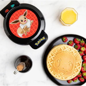 Uncanny Brands Pok?mon Eevee Waffle Maker ? 7" Non-Stick Character Waffle Iron for Pok?mon Trainers